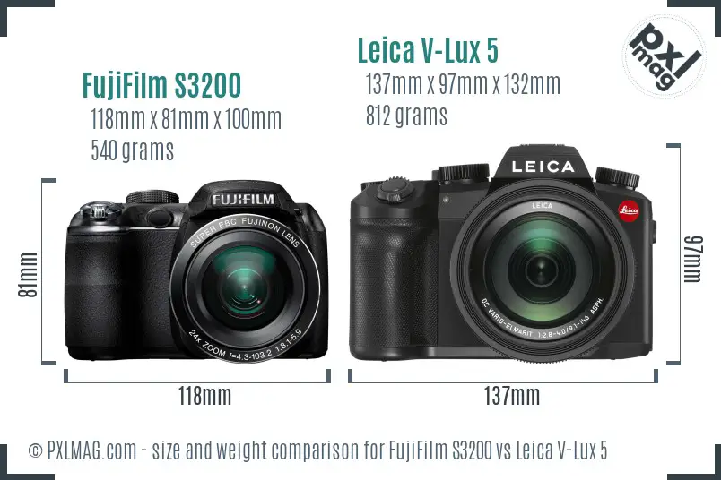 FujiFilm S3200 vs Leica V-Lux 5 size comparison