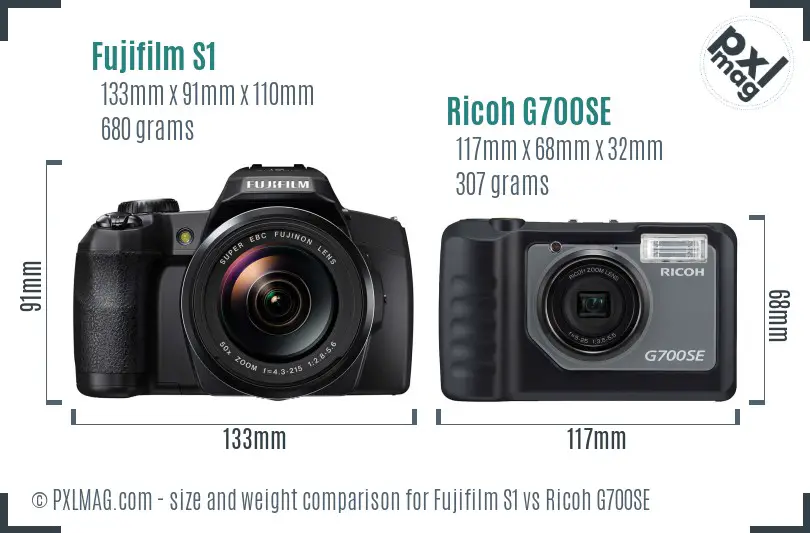 Fujifilm S1 vs Ricoh G700SE size comparison