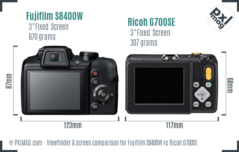 Fujifilm S8400W vs Ricoh G700SE Screen and Viewfinder comparison