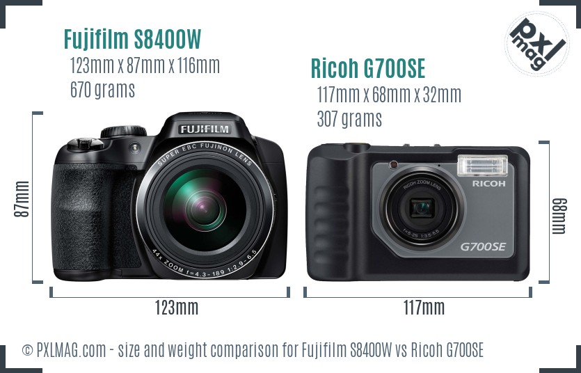 Fujifilm S8400W vs Ricoh G700SE size comparison
