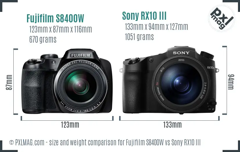 Fujifilm S8400W vs Sony RX10 III size comparison