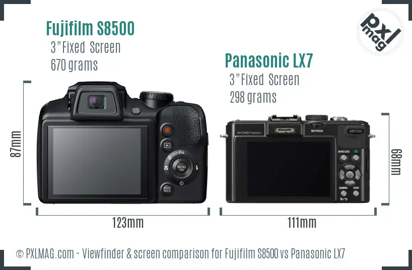 Fujifilm S8500 vs Panasonic LX7 Screen and Viewfinder comparison