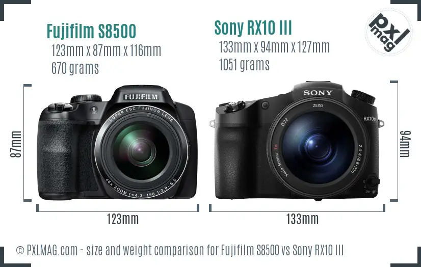 Fujifilm S8500 vs Sony RX10 III size comparison