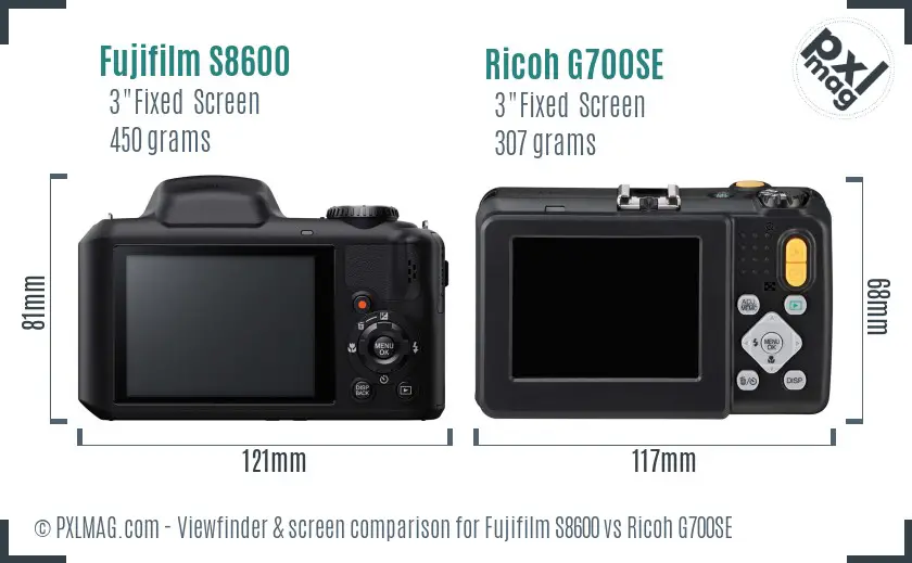 Fujifilm S8600 vs Ricoh G700SE Screen and Viewfinder comparison