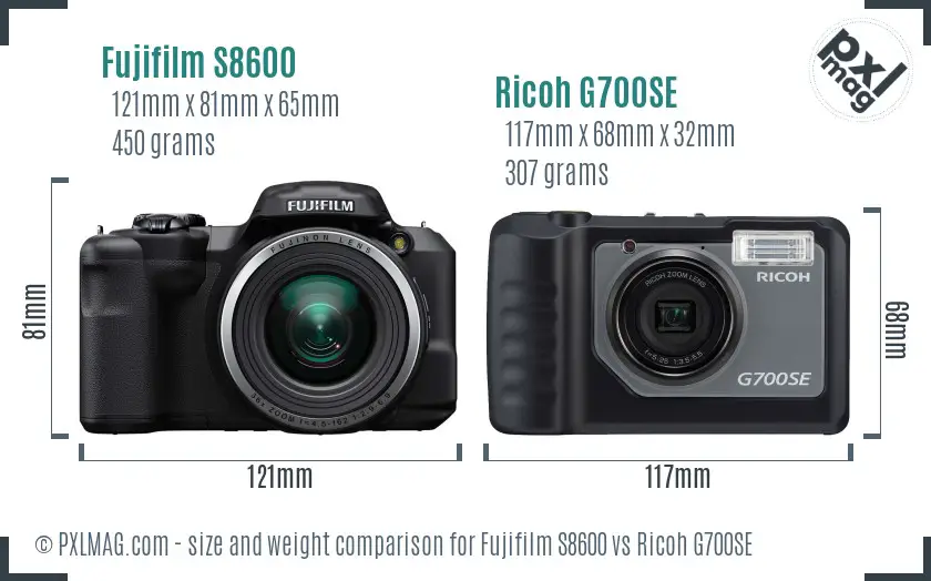 Fujifilm S8600 vs Ricoh G700SE size comparison