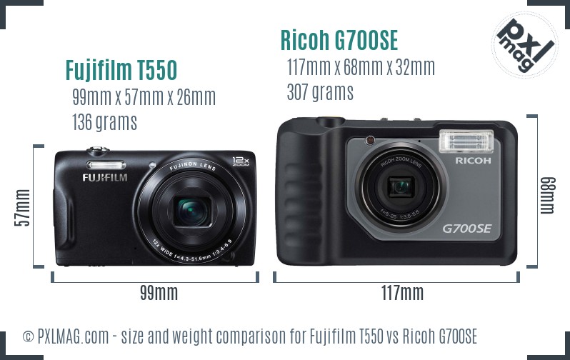 Fujifilm T550 vs Ricoh G700SE size comparison