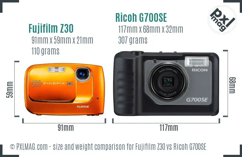 Fujifilm Z30 vs Ricoh G700SE size comparison
