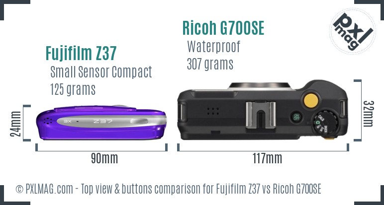 Fujifilm Z37 vs Ricoh G700SE top view buttons comparison