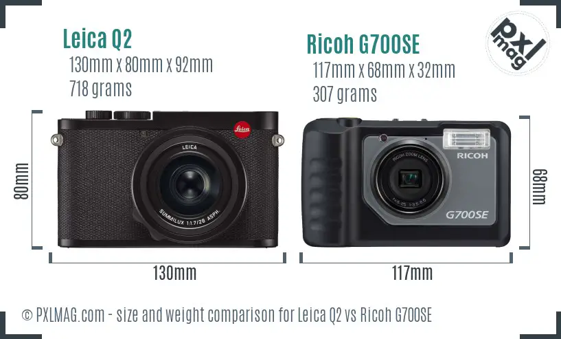 Leica Q2 vs Ricoh G700SE size comparison