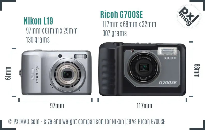 Nikon L19 vs Ricoh G700SE size comparison