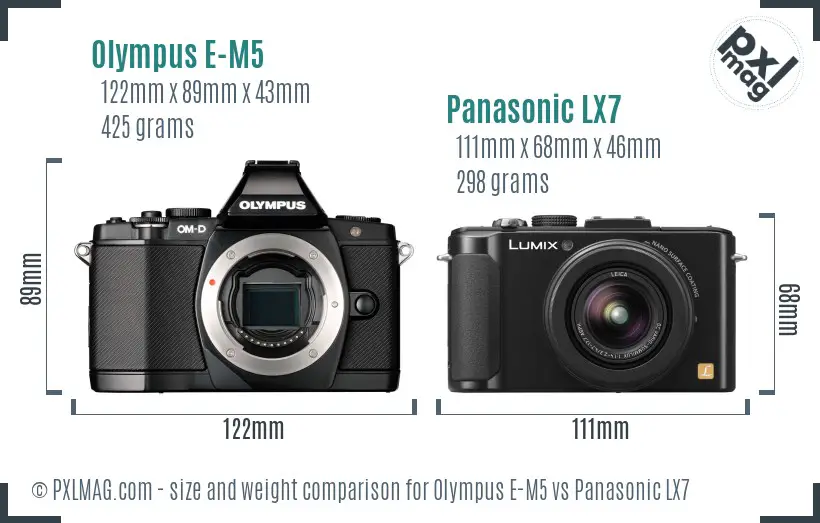 Olympus E-M5 vs Panasonic LX7 size comparison