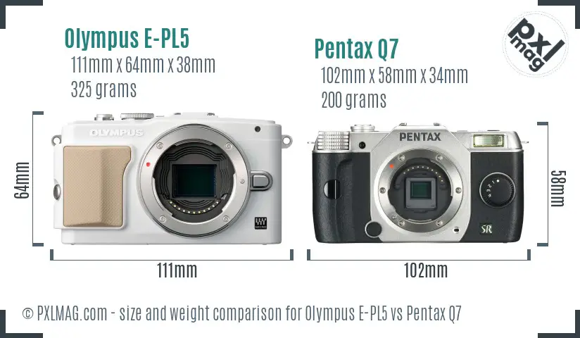 Olympus E-PL5 vs Pentax Q7 size comparison