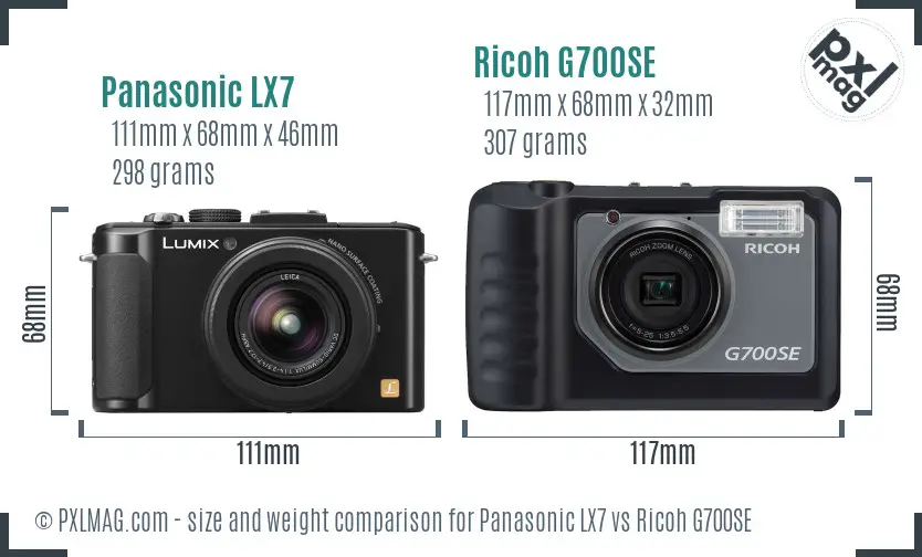 Panasonic LX7 vs Ricoh G700SE size comparison