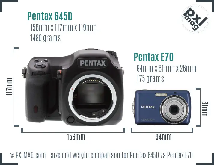 Pentax 645D vs Pentax E70 size comparison