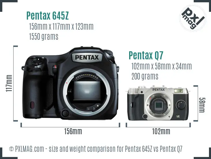 Pentax 645Z vs Pentax Q7 size comparison
