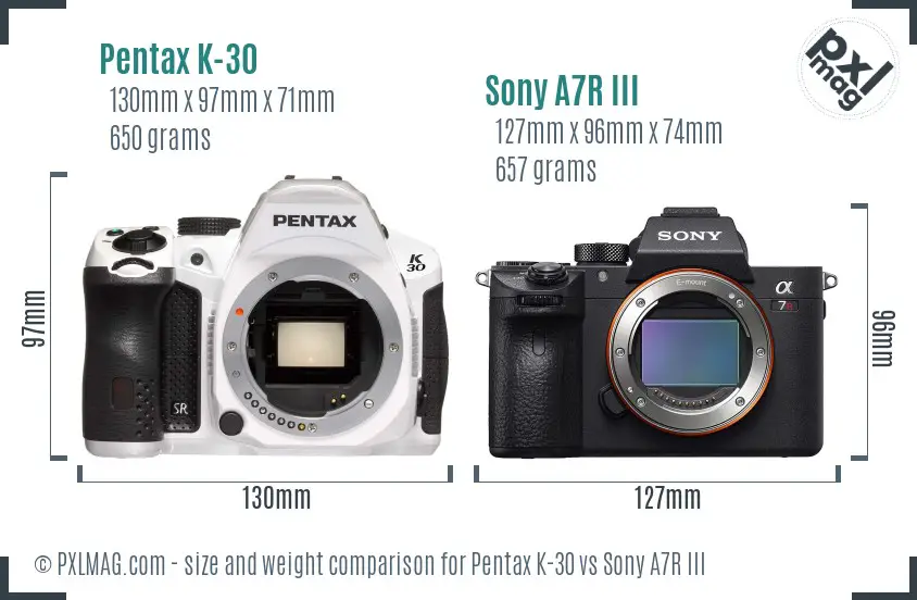 Pentax K-30 vs Sony A7R III size comparison