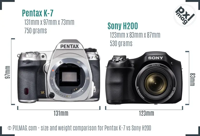 Pentax K-7 vs Sony H200 size comparison