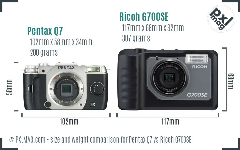 Pentax Q7 vs Ricoh G700SE size comparison