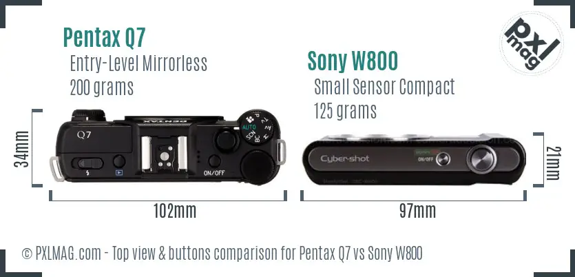 Pentax Q7 vs Sony W800 top view buttons comparison