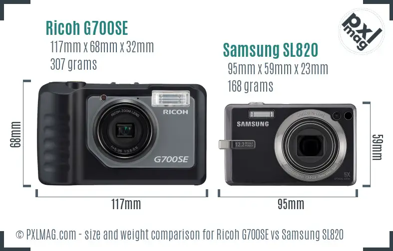 Ricoh G700SE vs Samsung SL820 size comparison