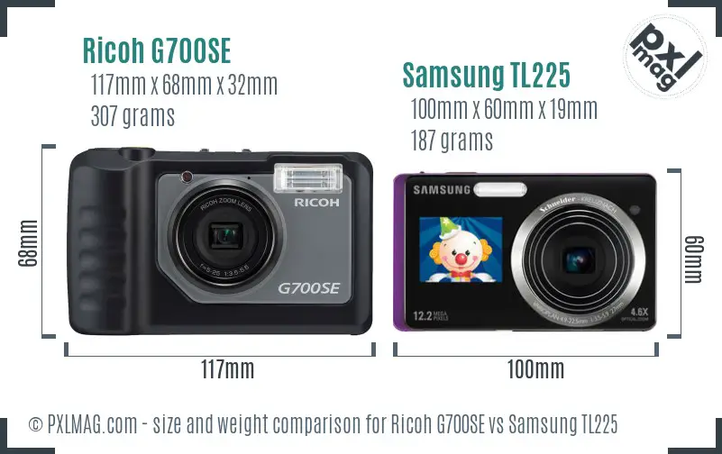 Ricoh G700SE vs Samsung TL225 size comparison