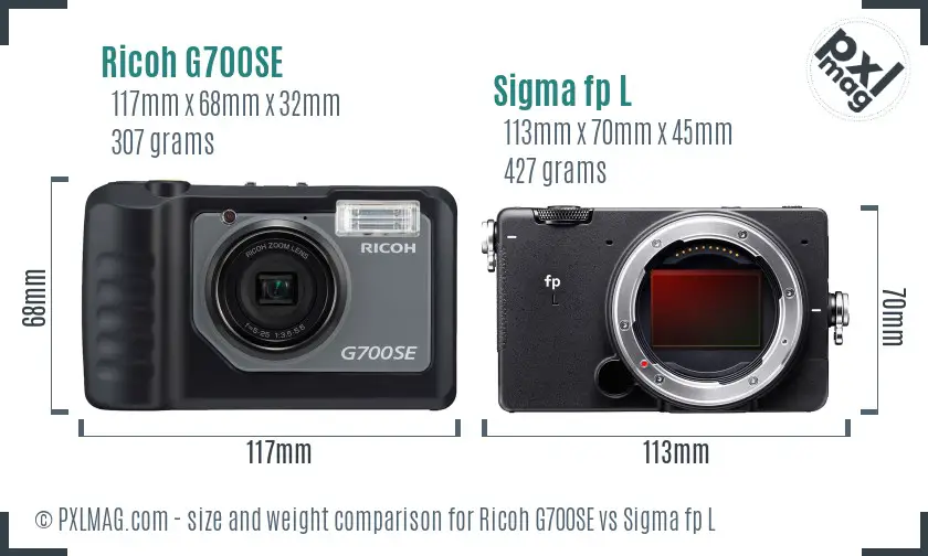 Ricoh G700SE vs Sigma fp L size comparison