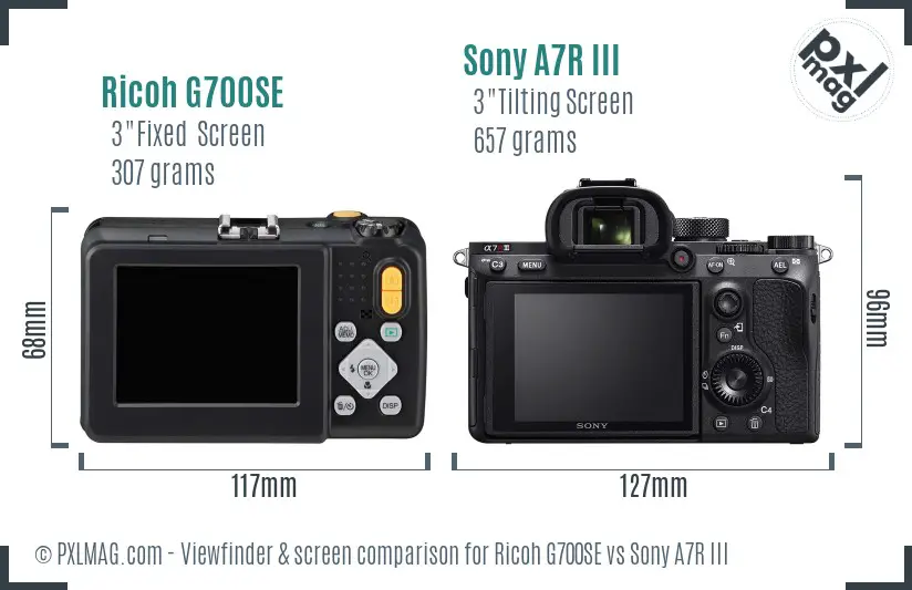 Ricoh G700SE vs Sony A7R III Screen and Viewfinder comparison