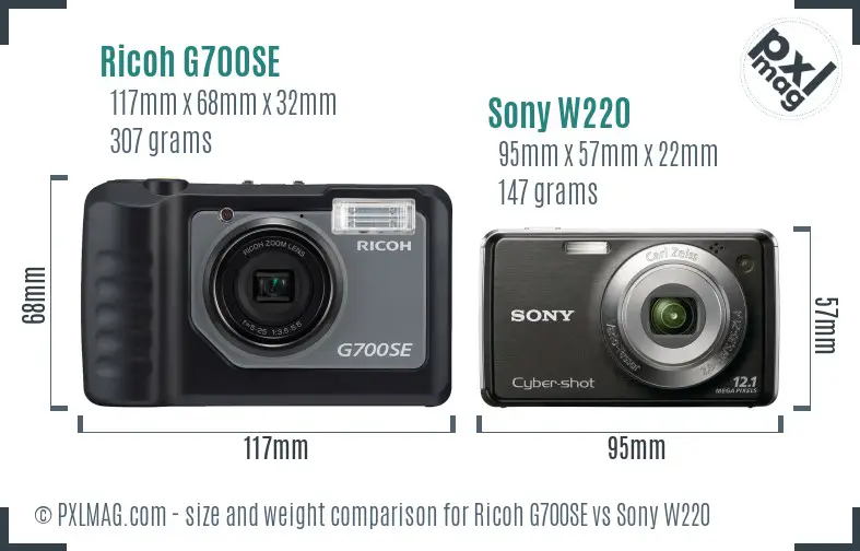 Ricoh G700SE vs Sony W220 size comparison