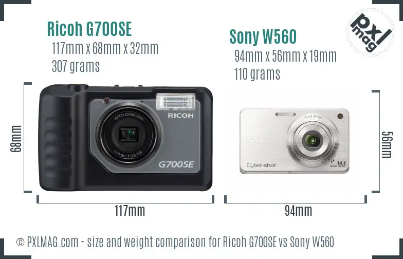 Ricoh G700SE vs Sony W560 size comparison