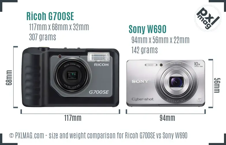 Ricoh G700SE vs Sony W690 size comparison